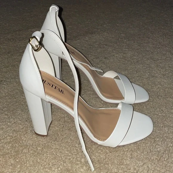 Women’s Block high heeled shoe - Picture 2 of 2